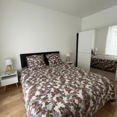 Pretty Purple Apartment Clichy Exterior photo