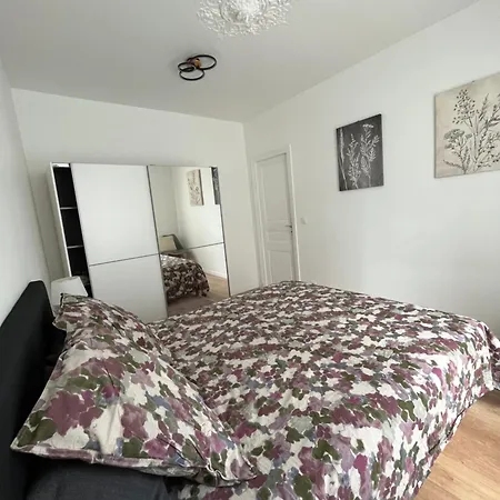 Pretty Purple Apartment Clichy Exterior photo