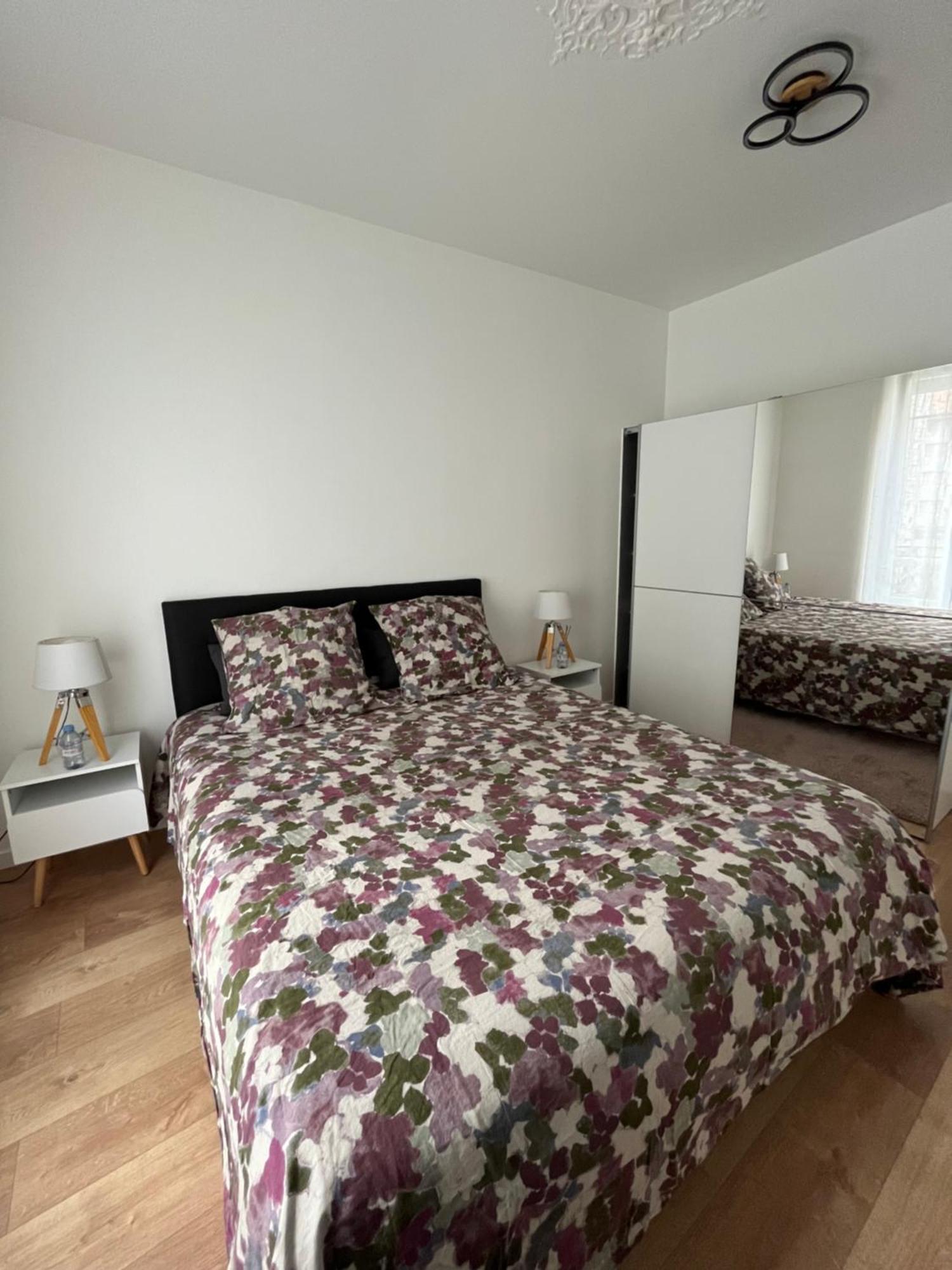 Pretty Purple Apartment Clichy