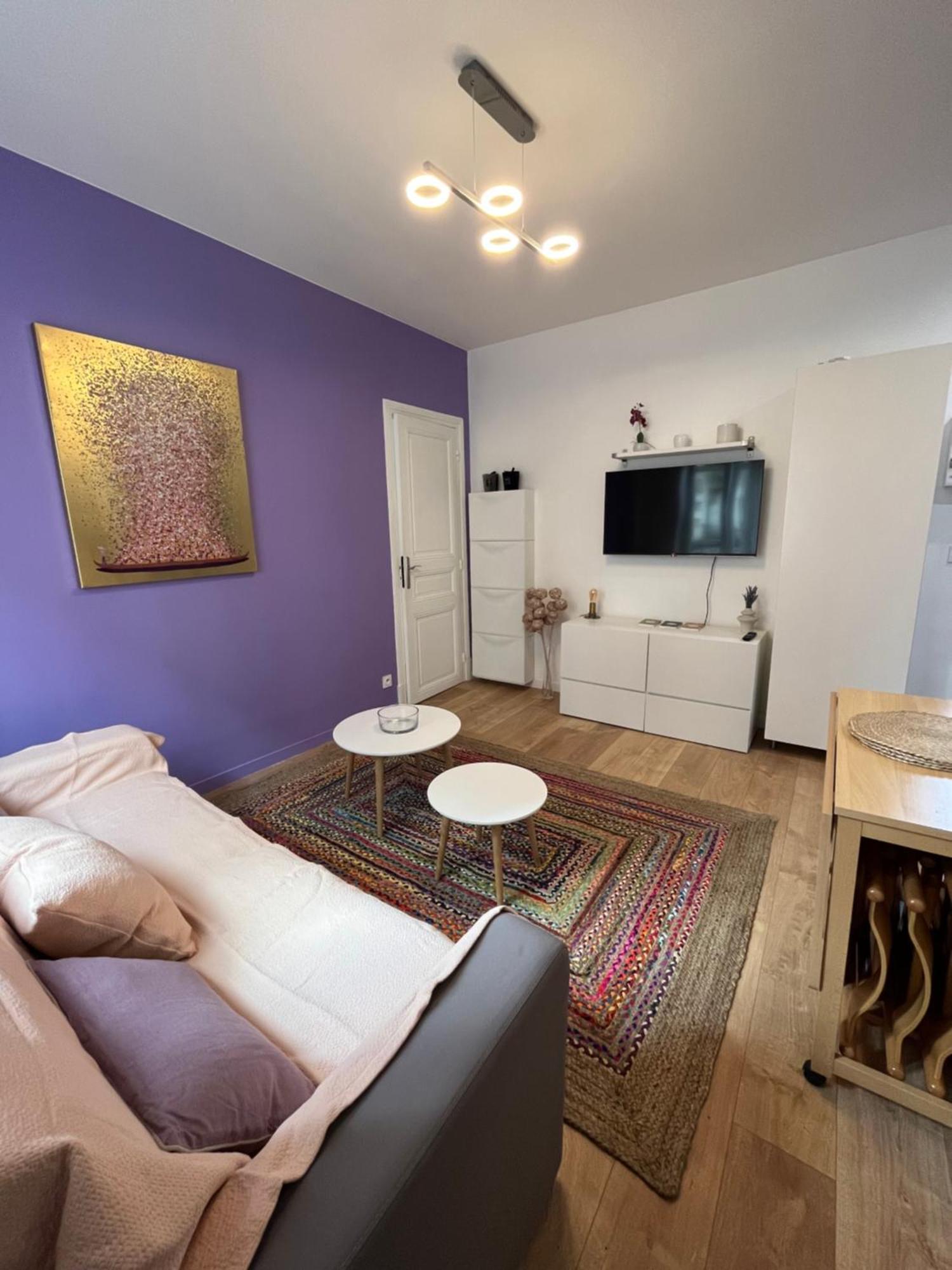 Pretty Purple Clichy